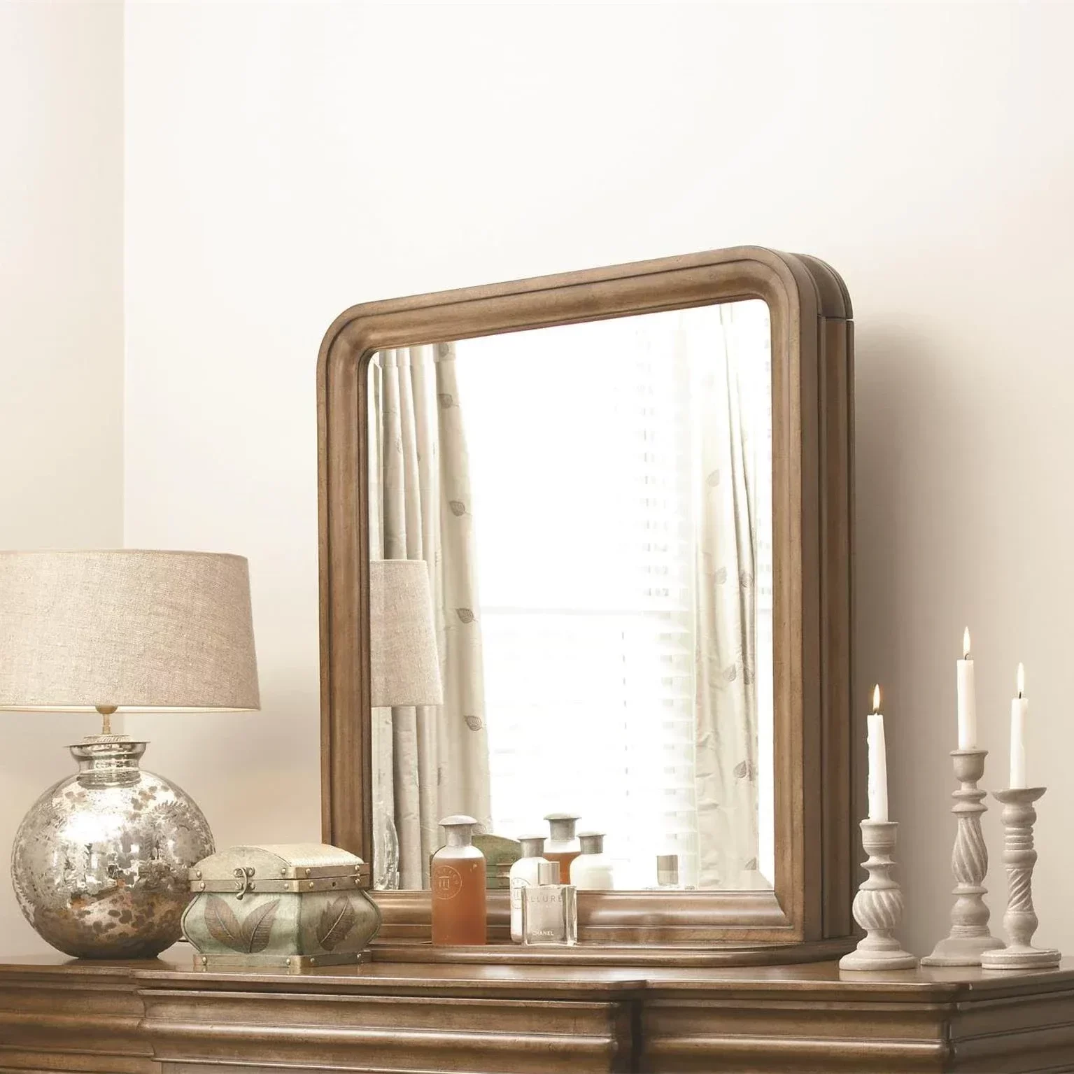 imgi_18_07106M-square